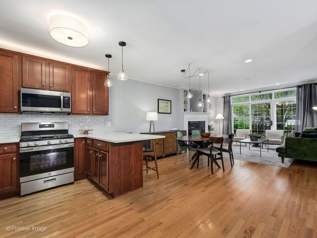 1945 W Erie Street 1W, Chicago, IL 60622