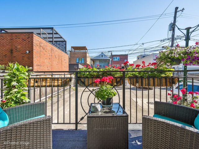1945 W Erie Street 1W, Chicago, IL 60622