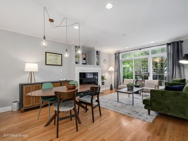 1945 W Erie Street 1W, Chicago, IL 60622