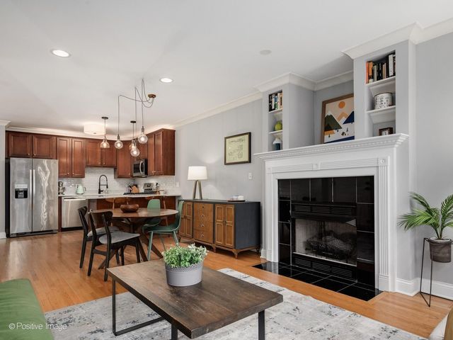 1945 W Erie Street 1W, Chicago, IL 60622