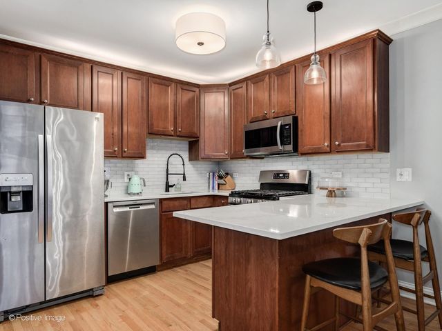 1945 W Erie Street 1W, Chicago, IL 60622