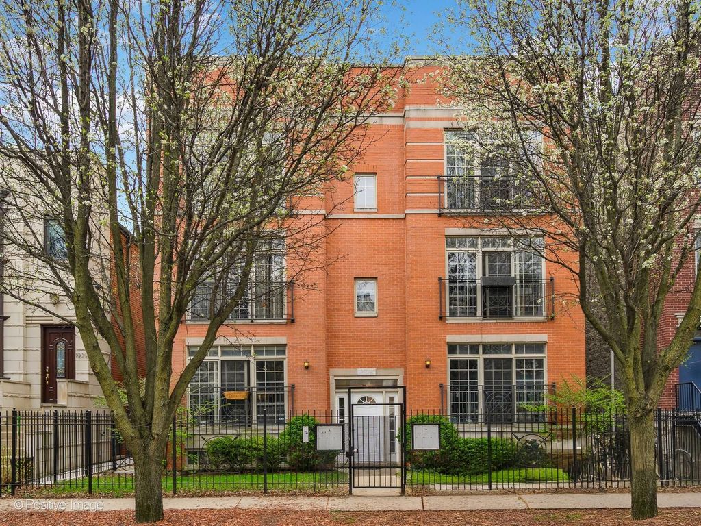 1945 W Erie Street 1W, Chicago, IL 60622