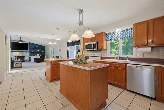 14 Revere Rd, Southwick, MA 01077