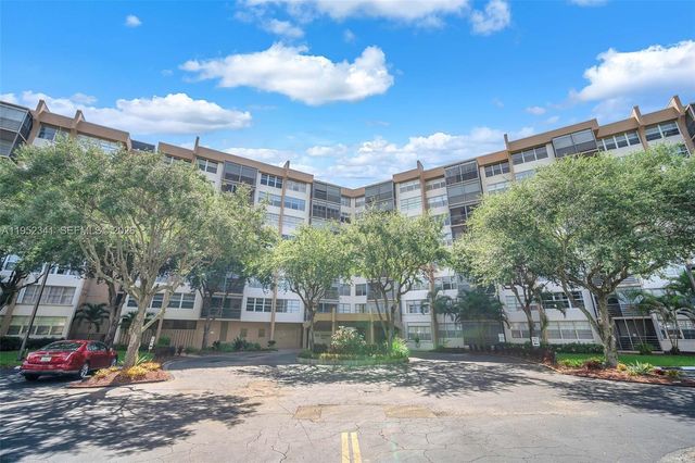1300 Saint Charles Place PH15, Pembroke Pines, FL 33026