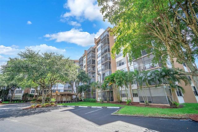 1300 Saint Charles Place PH15, Pembroke Pines, FL 33026