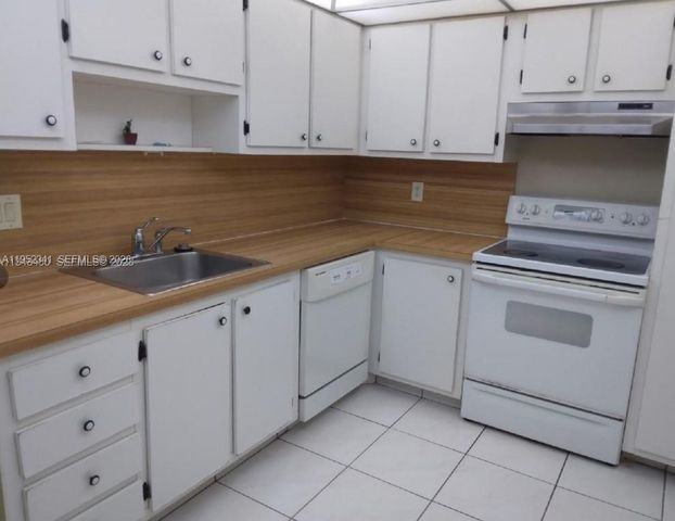 1300 Saint Charles Place PH15, Pembroke Pines, FL 33026