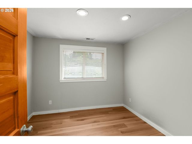 4836 Sw CORONADO St, Portland, OR 97219