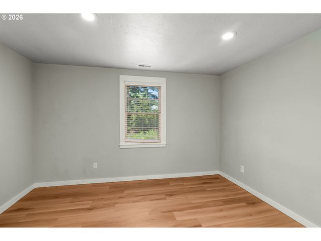 4836 Sw CORONADO St, Portland, OR 97219