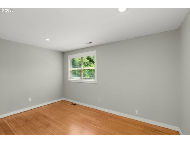 4836 Sw CORONADO St, Portland, OR 97219
