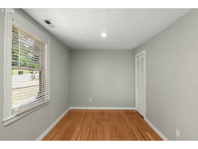 4836 Sw CORONADO St, Portland, OR 97219