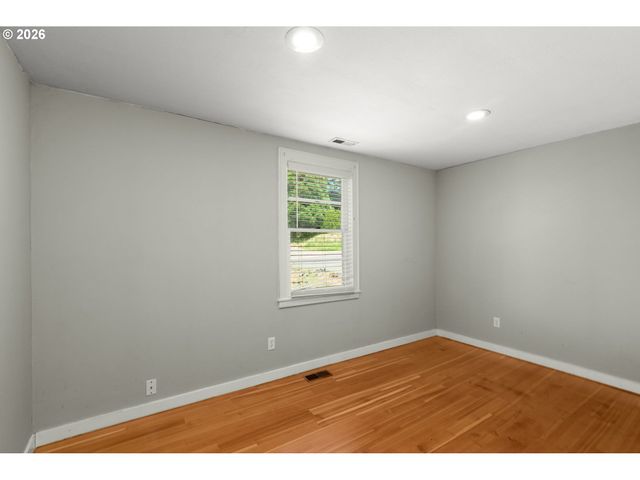 4836 Sw CORONADO St, Portland, OR 97219