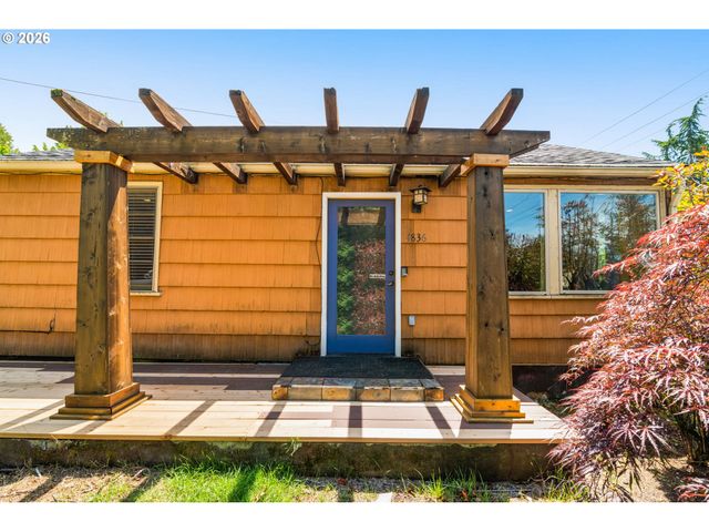 4836 Sw CORONADO St, Portland, OR 97219
