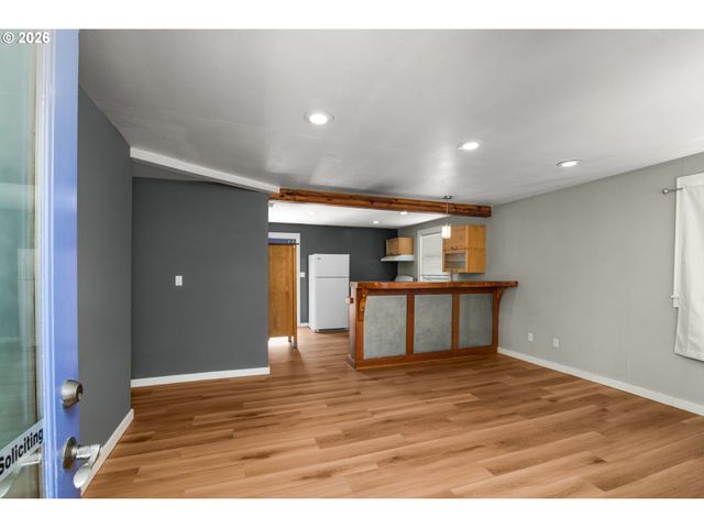 4836 Sw CORONADO St, Portland, OR 97219