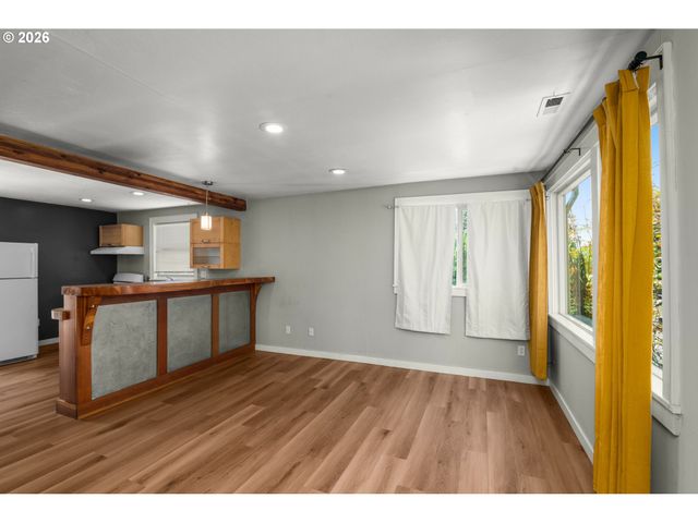 4836 Sw CORONADO St, Portland, OR 97219