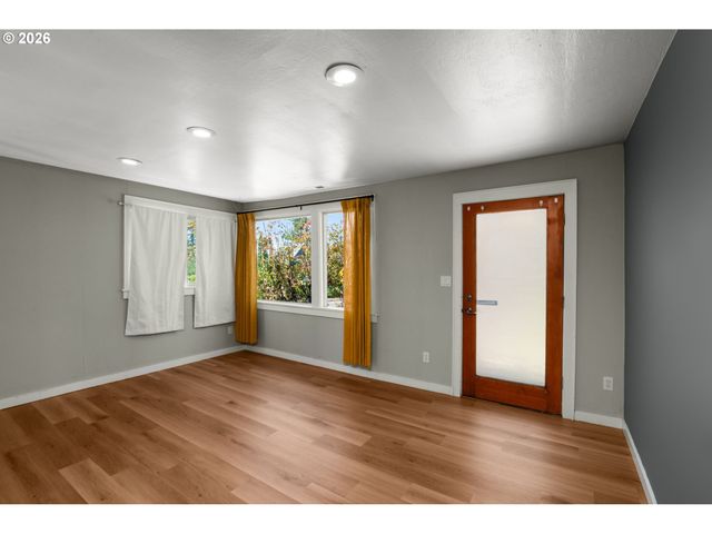 4836 Sw CORONADO St, Portland, OR 97219