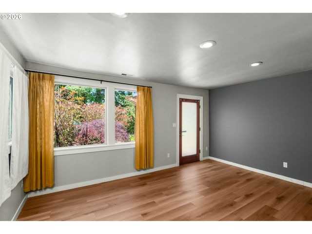 4836 Sw CORONADO St, Portland, OR 97219