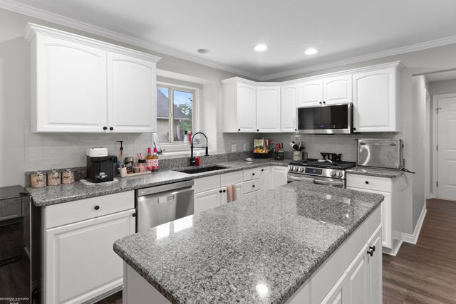 37259 Willow Creek Lane, New Baltimore, MI 48047