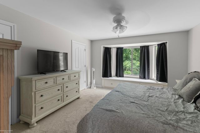 37259 Willow Creek Lane, New Baltimore, MI 48047