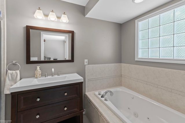 37259 Willow Creek Lane, New Baltimore, MI 48047