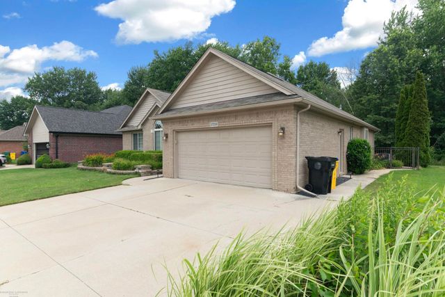 37259 Willow Creek Lane, New Baltimore, MI 48047