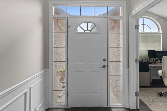37259 Willow Creek Lane, New Baltimore, MI 48047