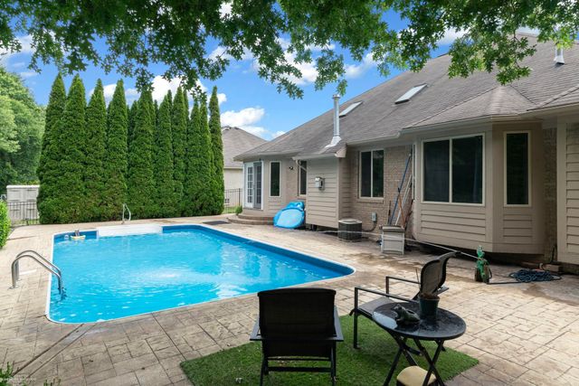37259 Willow Creek Lane, New Baltimore, MI 48047