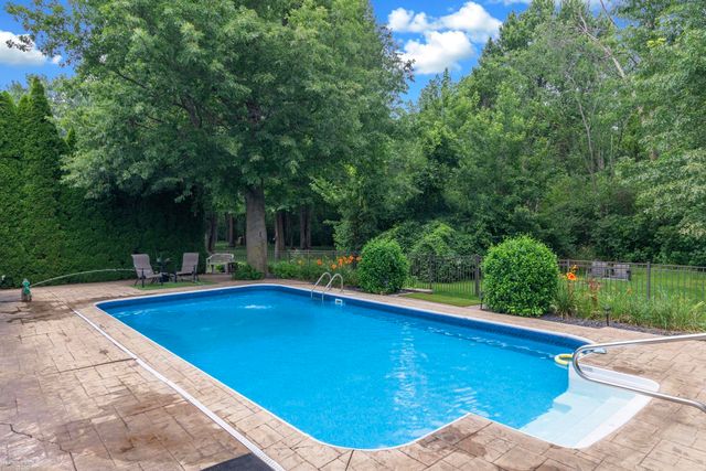 37259 Willow Creek Lane, New Baltimore, MI 48047