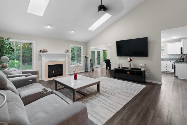 37259 Willow Creek Lane, New Baltimore, MI 48047