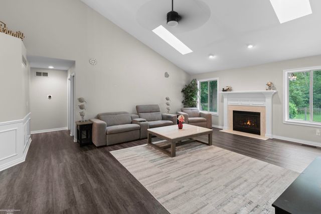 37259 Willow Creek Lane, New Baltimore, MI 48047