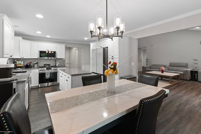 37259 Willow Creek Lane, New Baltimore, MI 48047