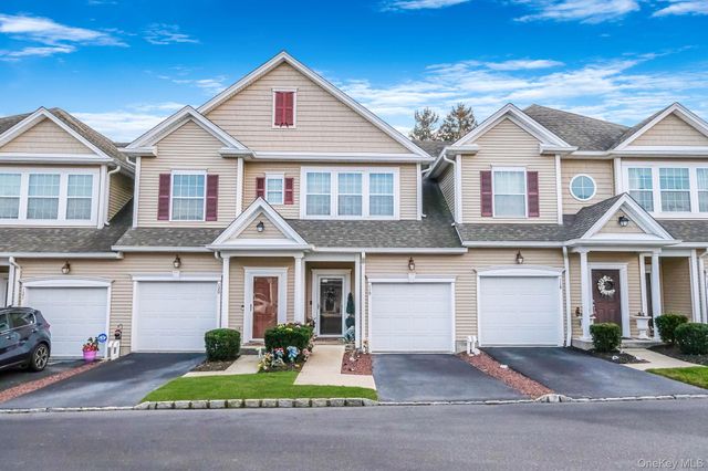 119 Wildwood Circle, Holtsville, NY 11742