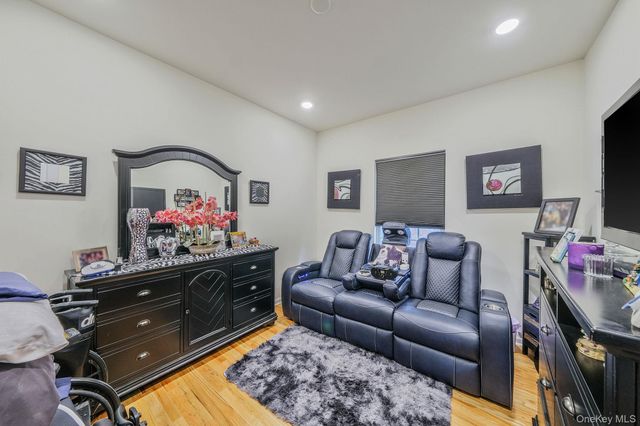 119 Wildwood Circle, Holtsville, NY 11742