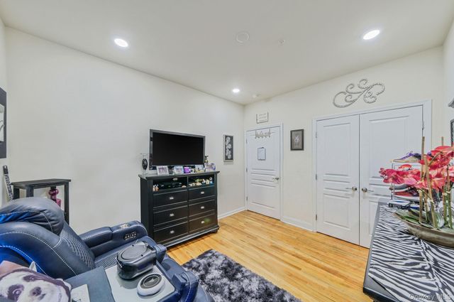 119 Wildwood Circle, Holtsville, NY 11742