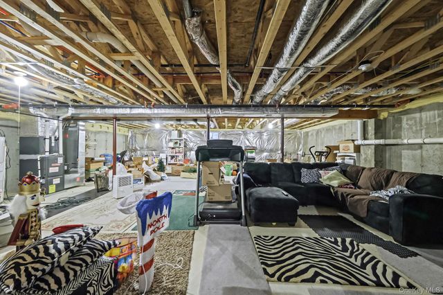 119 Wildwood Circle, Holtsville, NY 11742