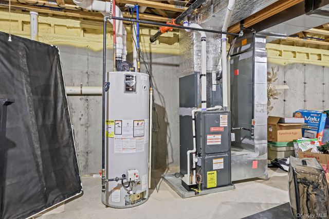 119 Wildwood Circle, Holtsville, NY 11742