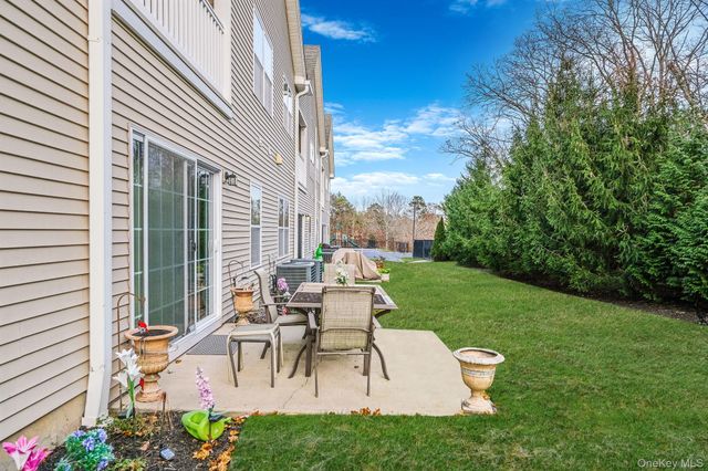 119 Wildwood Circle, Holtsville, NY 11742