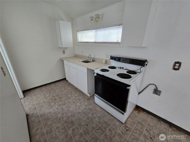 423 LONG Avenue, Kelso, WA 98626