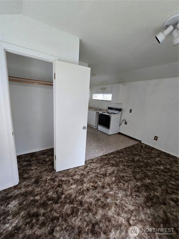 423 LONG Avenue, Kelso, WA 98626