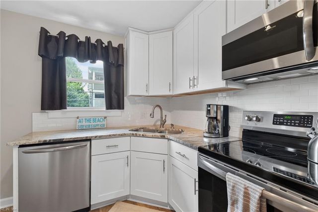 320 24th St Apt 4, Virginia Beach, VA 23451