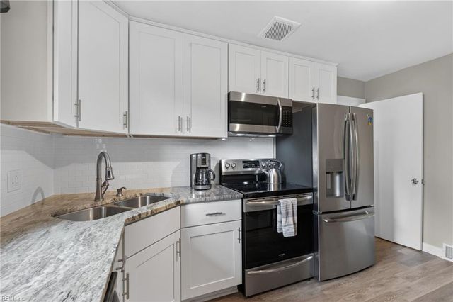 320 24th St Apt 4, Virginia Beach, VA 23451