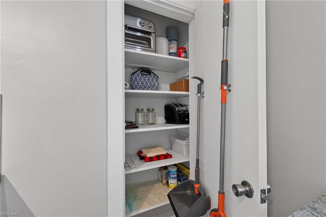 320 24th St Apt 4, Virginia Beach, VA 23451