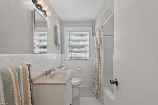 320 24th St Apt 4, Virginia Beach, VA 23451