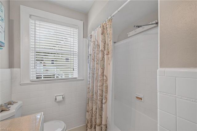 320 24th St Apt 4, Virginia Beach, VA 23451