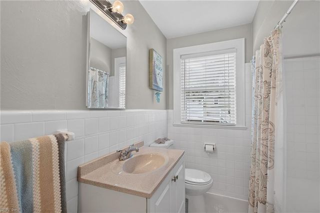 320 24th St Apt 4, Virginia Beach, VA 23451