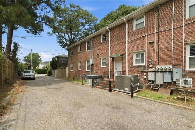 320 24th St Apt 4, Virginia Beach, VA 23451