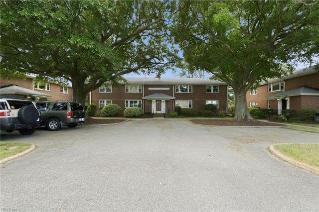 320 24th St Apt 4, Virginia Beach, VA 23451