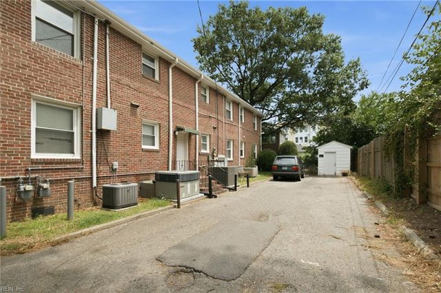 320 24th St Apt 4, Virginia Beach, VA 23451