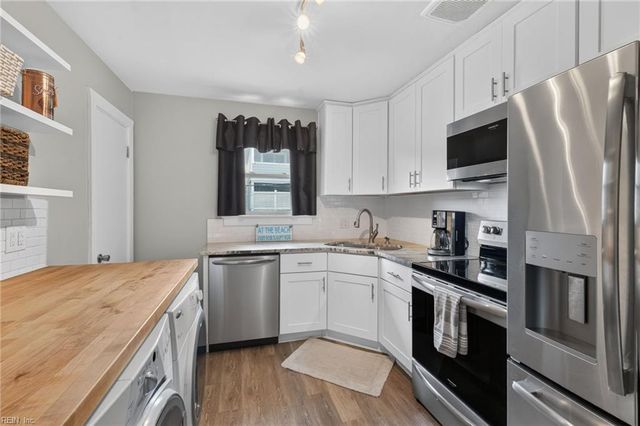 320 24th St Apt 4, Virginia Beach, VA 23451