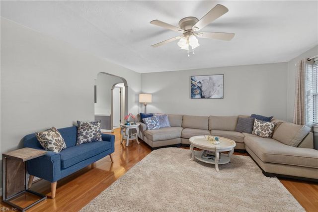 320 24th St Apt 4, Virginia Beach, VA 23451