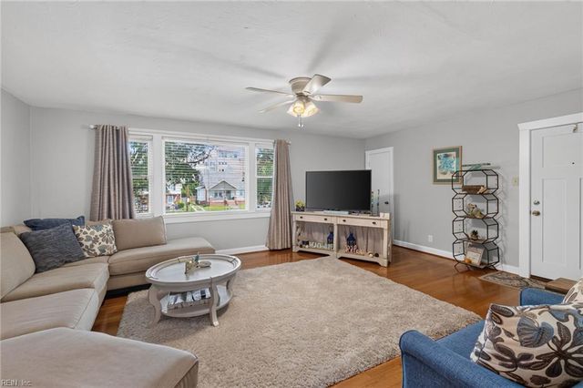 320 24th St Apt 4, Virginia Beach, VA 23451